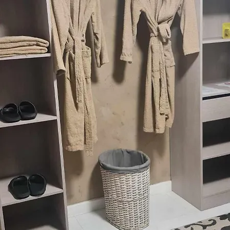 Jacuzzi Et Sauna Privatifs ゲストハウス